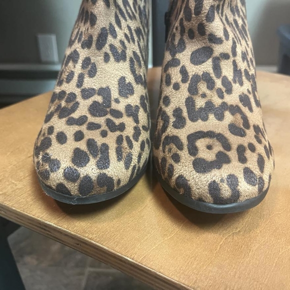 Time & Tru Cheetah Print Ankle Boots (Size 11 W) - Picture 3 of 5